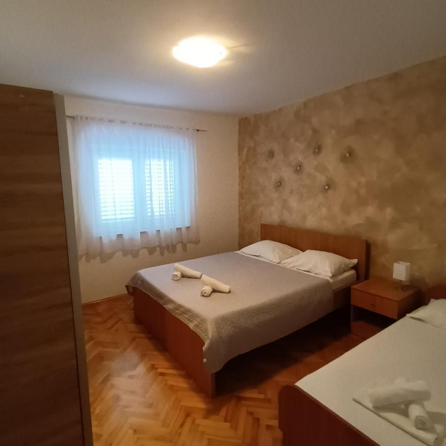 Apartments Monika Omis Exterior photo