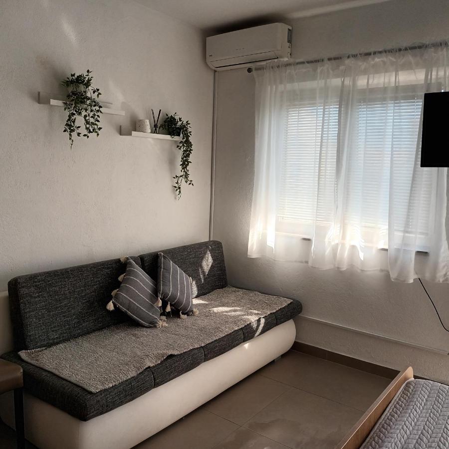 Apartments Monika Omis Exterior photo