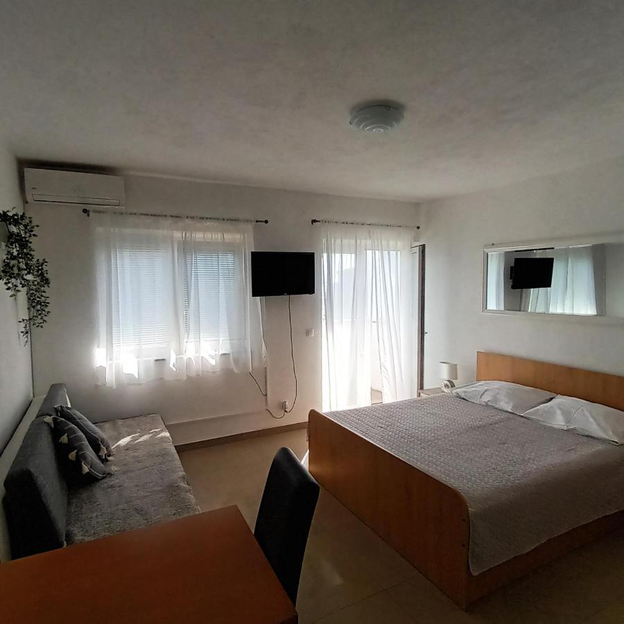 Apartments Monika Omis Exterior photo