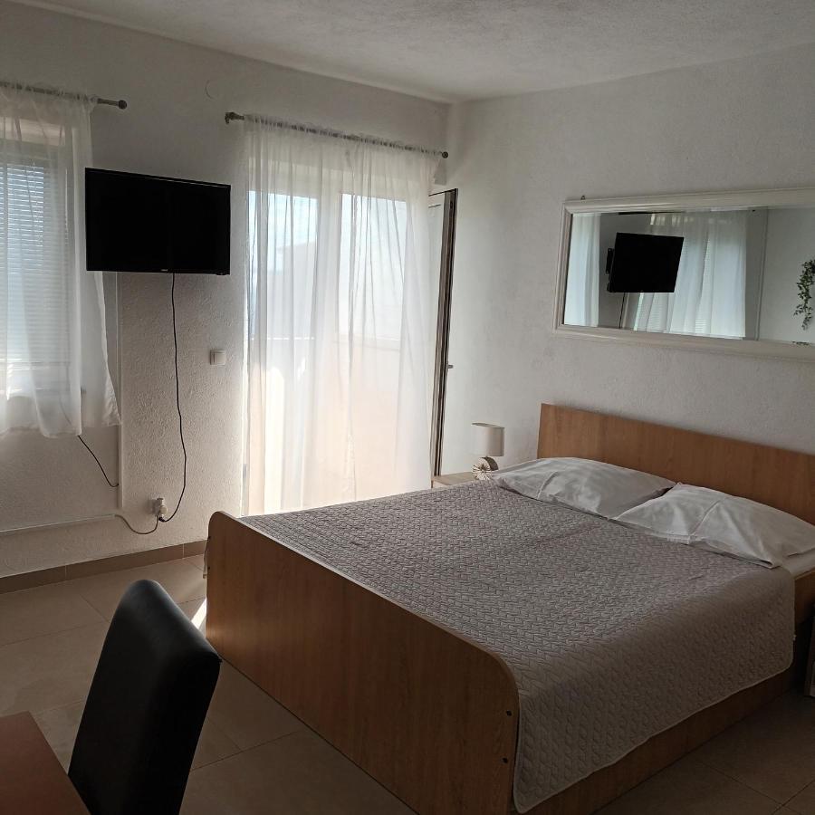 Apartments Monika Omis Exterior photo