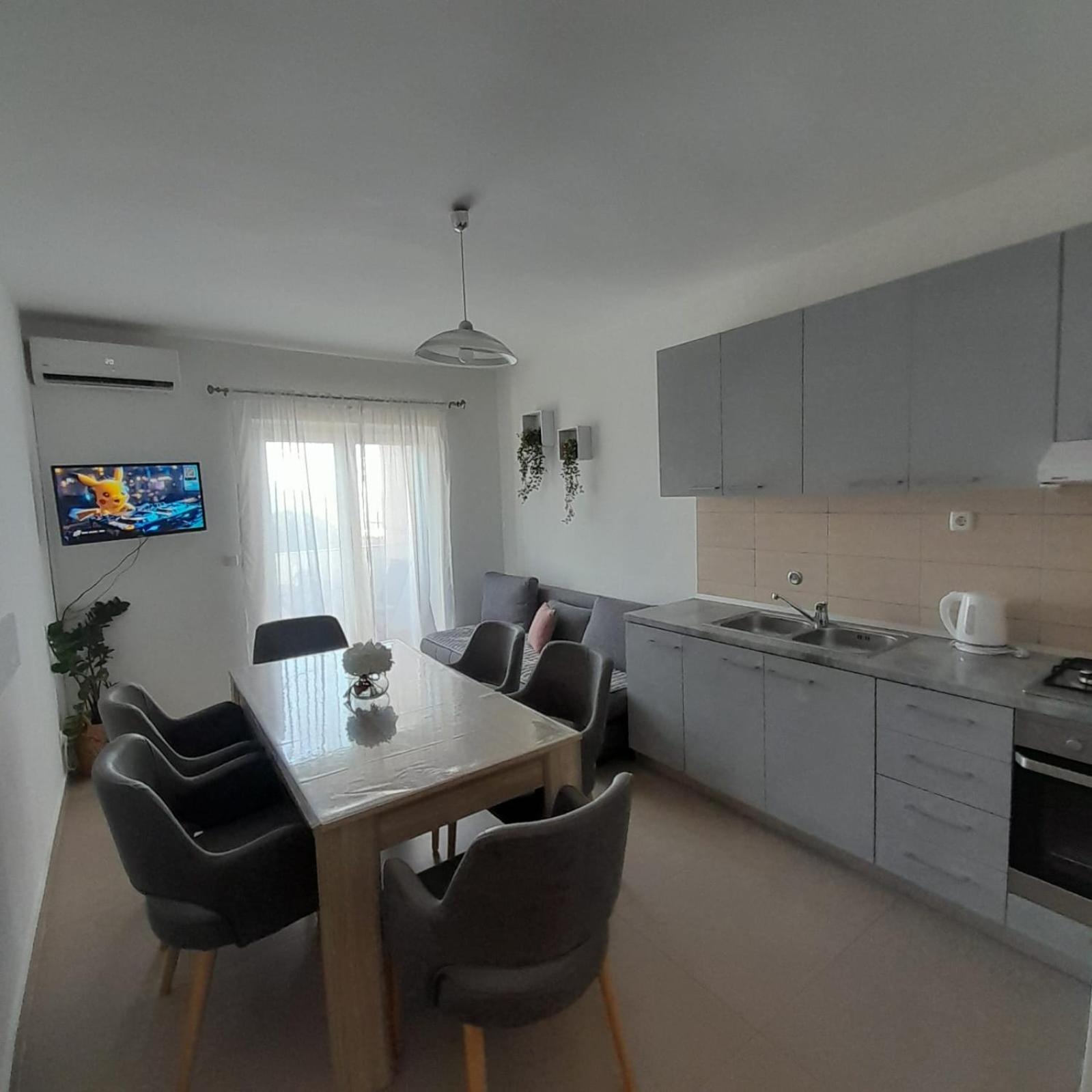 Apartments Monika Omis Exterior photo