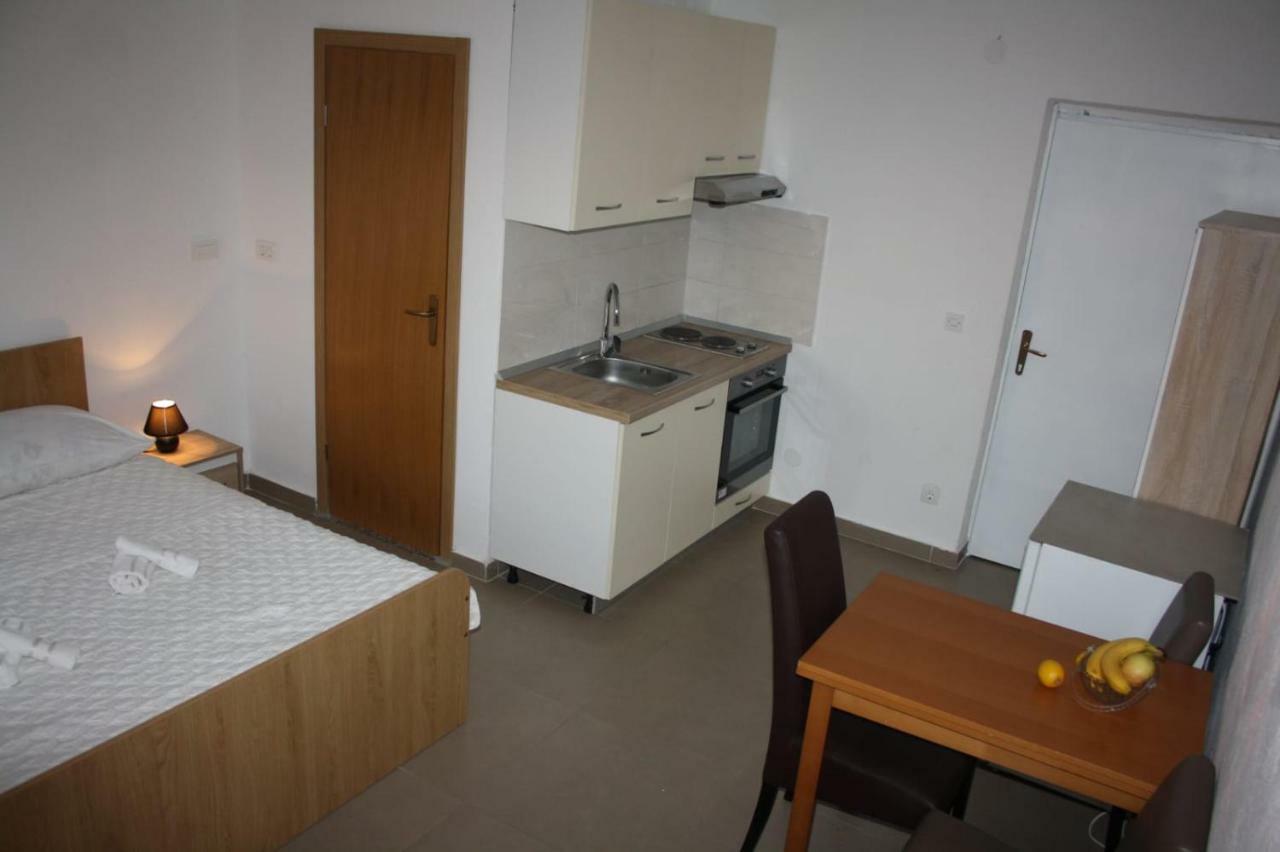 Apartments Monika Omis Exterior photo