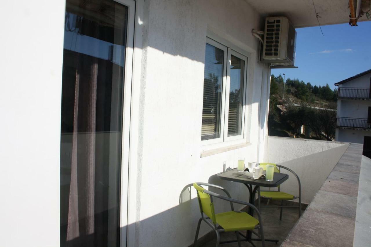 Apartments Monika Omis Exterior photo